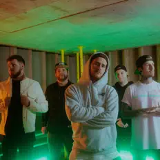 Posłuchaj wykonawcy DEFENVER, obejrzyj teledyski, przeczytaj biografię, zobacz daty tras koncertowych i nie tylko!