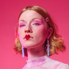 Witching Hour सुनें, म्यूज़िक वीडियो देखें, बायो पढ़ें, दौरे की तारीखें और बहुत कुछ देखें!