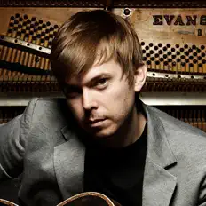Hör dir Drew Smith an, schau dir Musikvideos an, lies die Biografie, finde Tourdaten und mehr!