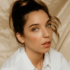 Isaboe: песни, клипы, биография, даты выступлений и многое другое.