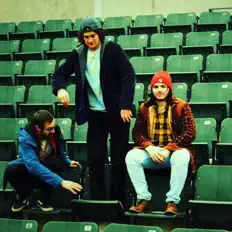 聆聽 Hucksters、觀看音樂影片、閱讀小傳、查看巡演日期等！