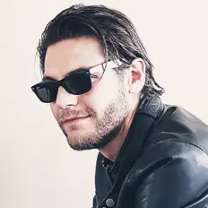 Escucha a Bowzi, mira vídeos musicales, lee la biografía, consulta fechas de giras y mucho más.