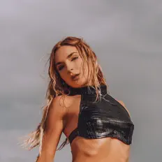 收听 Jolene、观看音乐视频、阅读小传、查看巡演日期等 ！