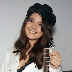 Ouve Marina Zafra, vê vídeos de música, lê a biografia, vê as datas da digressão e muito mais!