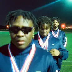 Galoreを聴いたり、ミュージックビデオを鑑賞したり、経歴やツアー日程などを確認したりしましょう！