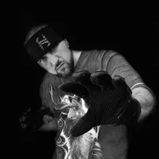 Mr. Hydeを聴いたり、ミュージックビデオを鑑賞したり、経歴やツアー日程などを確認したりしましょう！