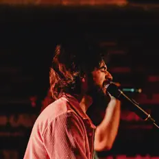 Escucha a Alex Hitrick, mira vídeos musicales, lee la biografía, consulta fechas de giras y mucho más.