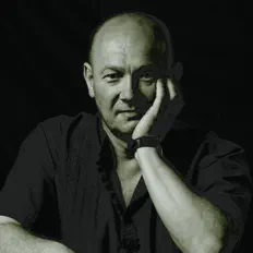Luister naar Henning Flintholm, bekijk muziekvideo's, lees de bio, bekijk de tourdata, en meer!