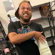 Poslechněte si interpreta Tazz Eskobar, sledujte hudební videa, přečtěte si životopis, podívejte se na data turné a další informace.