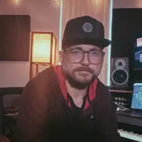 undefined dinle, müzik videolarını izle, biyografisini oku, tur tarihlerini ve daha fazlasını gör!