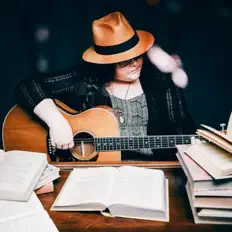 Ouve Reeve Coobs, vê vídeos de música, lê a biografia, vê as datas da digressão e muito mais!