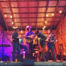 Escucha a Oyo, mira videos musicales, lee su biografía, consulta las fechas de las gira y más.