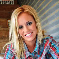 Dengarkan Jolie Holliday, tonton video musik, baca bio, lihat tanggal tur & lainnya!