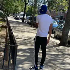 Dengarkan Dubai, tonton video musik, baca bio, lihat tanggal tur & lainnya!