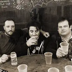 Ouça Moonraker, assista a videoclipes, leia a biografia, veja as datas das turnês e mais!