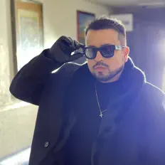 聆聽 Chris Jonex、觀看音樂影片、閱讀小傳、查看巡演日期等！