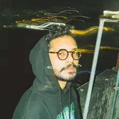 Escucha a Jón Lyno, mira videos musicales, lee su biografía, consulta las fechas de las gira y más.