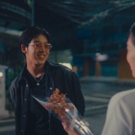 เอกภพเกิดมาเพื่อเรา Arert