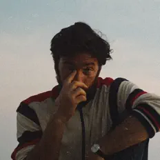 Dengarkan Maurizio Carucci, tonton video musik, baca bio, lihat tanggal tur & lainnya!