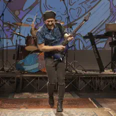 Ouça Denny Bertone, assista a videoclipes, leia a biografia, veja as datas das turnês e mais!