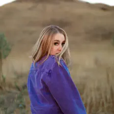 聆聽 Ghost Wyfi、觀看音樂影片、閱讀小傳、查看巡演日期等！