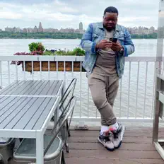 聆聽 Rite4Eva、觀看音樂影片、閱讀小傳、查看巡演日期等！