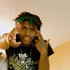 2faxedbrazy सुनें, म्यूज़िक वीडियो देखें, बायो पढ़ें, दौरे की तारीखें और बहुत कुछ देखें!