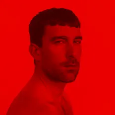 聆聽 Villevieille、觀看音樂影片、閱讀小傳、查看巡演日期等！