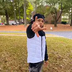 收听 Lil Vino、观看音乐视频、阅读小传、查看巡演日期等 ！