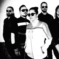 Monta At Oddsを聴いたり、ミュージックビデオを鑑賞したり、経歴やツアー日程などを確認したりしましょう！