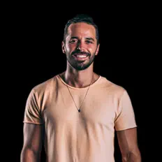 Écoutez Gui Valença, regardez des vidéoclips, lisez la biographie, consultez les dates de tournée et plus encore !