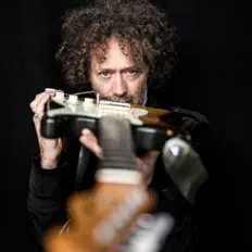 聆聽 Leendert Haaksma、觀看音樂影片、閱讀小傳、查看巡演日期等！