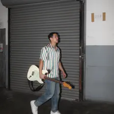 Ouve Ryan Rena, vê vídeos de música, lê a biografia, vê as datas da digressão e muito mais!