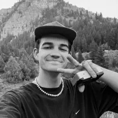 Escucha a Maxwell Christensen, mira videos musicales, lee su biografía, consulta las fechas de las gira y más.