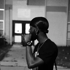 Posłuchaj wykonawcy KINZO, obejrzyj teledyski, przeczytaj biografię, zobacz daty tras koncertowych i nie tylko!