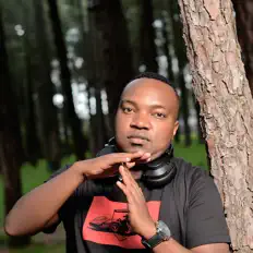 收听 DJ CLASSCOM、观看音乐视频、阅读小传、查看巡演日期等 ！