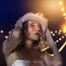 Escucha a La Scène, mira videos musicales, lee su biografía, consulta las fechas de las gira y más.