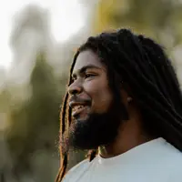 Ouça undefined, assista a videoclipes, leia a biografia, veja as datas das turnês e mais!