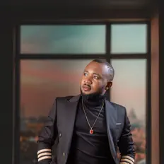 Ouça Cegra Karl, assista a videoclipes, leia a biografia, veja as datas das turnês e mais!