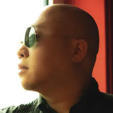 Dengarkan Tula, tonton video musik, baca bio, lihat tanggal tur & lainnya!