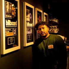 聆聽 Chris Gabo、觀看音樂影片、閱讀小傳、查看巡演日期等！