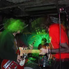 Bodyplan सुनें, म्यूज़िक वीडियो देखें, बायो पढ़ें, दौरे की तारीखें और बहुत कुछ देखें!