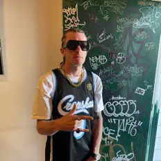 收听 Reez Vuitton、观看音乐视频、阅读小传、查看巡演日期等 ！