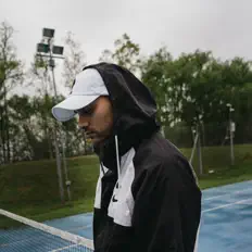 Diel Paris सुनें, म्यूज़िक वीडियो देखें, बायो पढ़ें, दौरे की तारीखें और बहुत कुछ देखें!