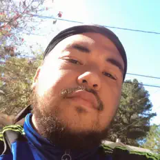 Naeembeyを聴いたり、ミュージックビデオを鑑賞したり、経歴やツアー日程などを確認したりしましょう！