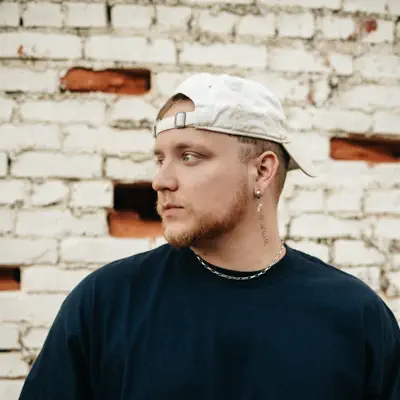 Listen to Hunter Roberson, watch music videos, read bio, see tour dates & more!
