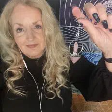 收听 Rea Moon ASMR、观看音乐视频、阅读小传、查看巡演日期等 ！