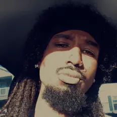 Poslechněte si interpreta Silencee, sledujte hudební videa, přečtěte si životopis, podívejte se na data turné a další informace.