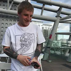 Listen to Айкэнфлай, watch music videos, read bio, see tour dates & more!