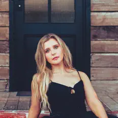 Escucha a Jasmin Bade, mira videos musicales, lee su biografía, consulta las fechas de las gira y más.
